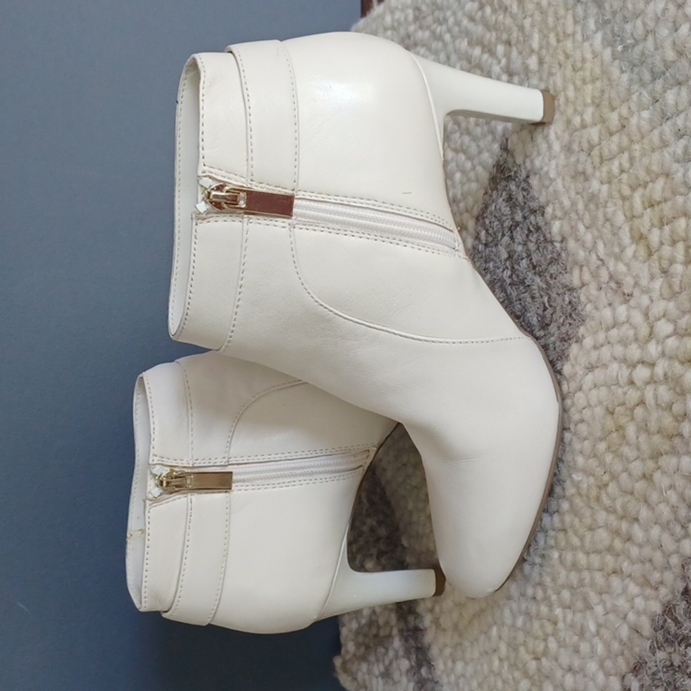 Bandolino Leather Booties - Picture 2 of 16